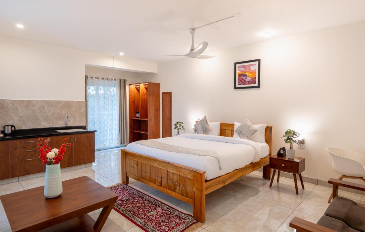 The Silver Chimes Suites Bangalore Exterior foto